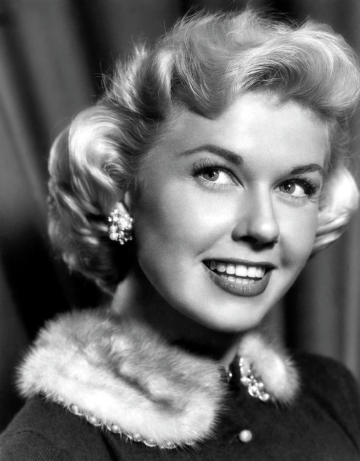 Doris Day Portrait Studio Photo Framing Print 8 x 10 Reproduction