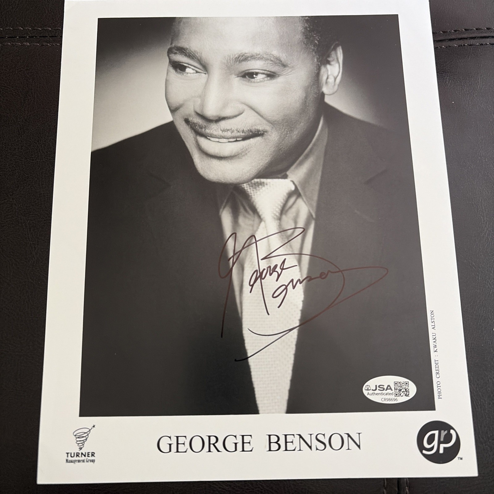 George Benson Jazz Musician Guitarist Signed 8×10 Press Photo JSA Authenticated