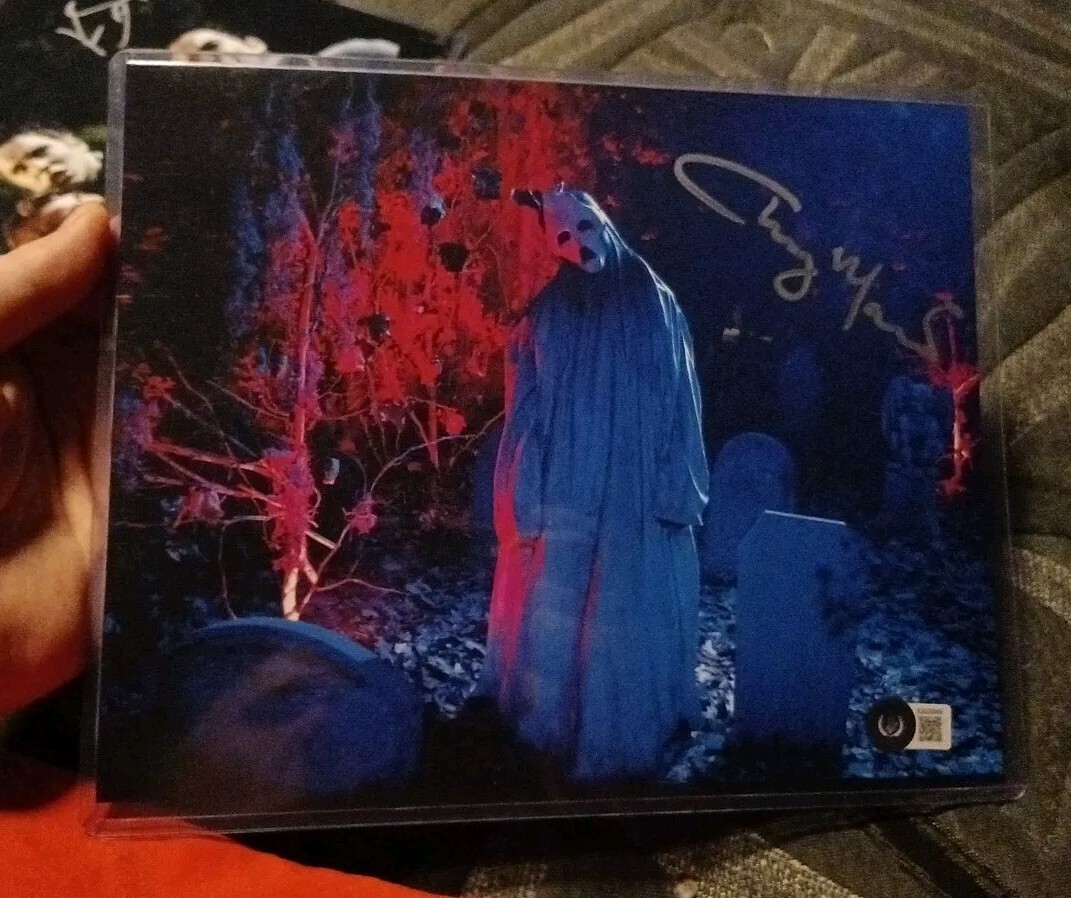 Chaney Morrow Autograph in Ghost-Haunt Photo 8×10 Beckett COA