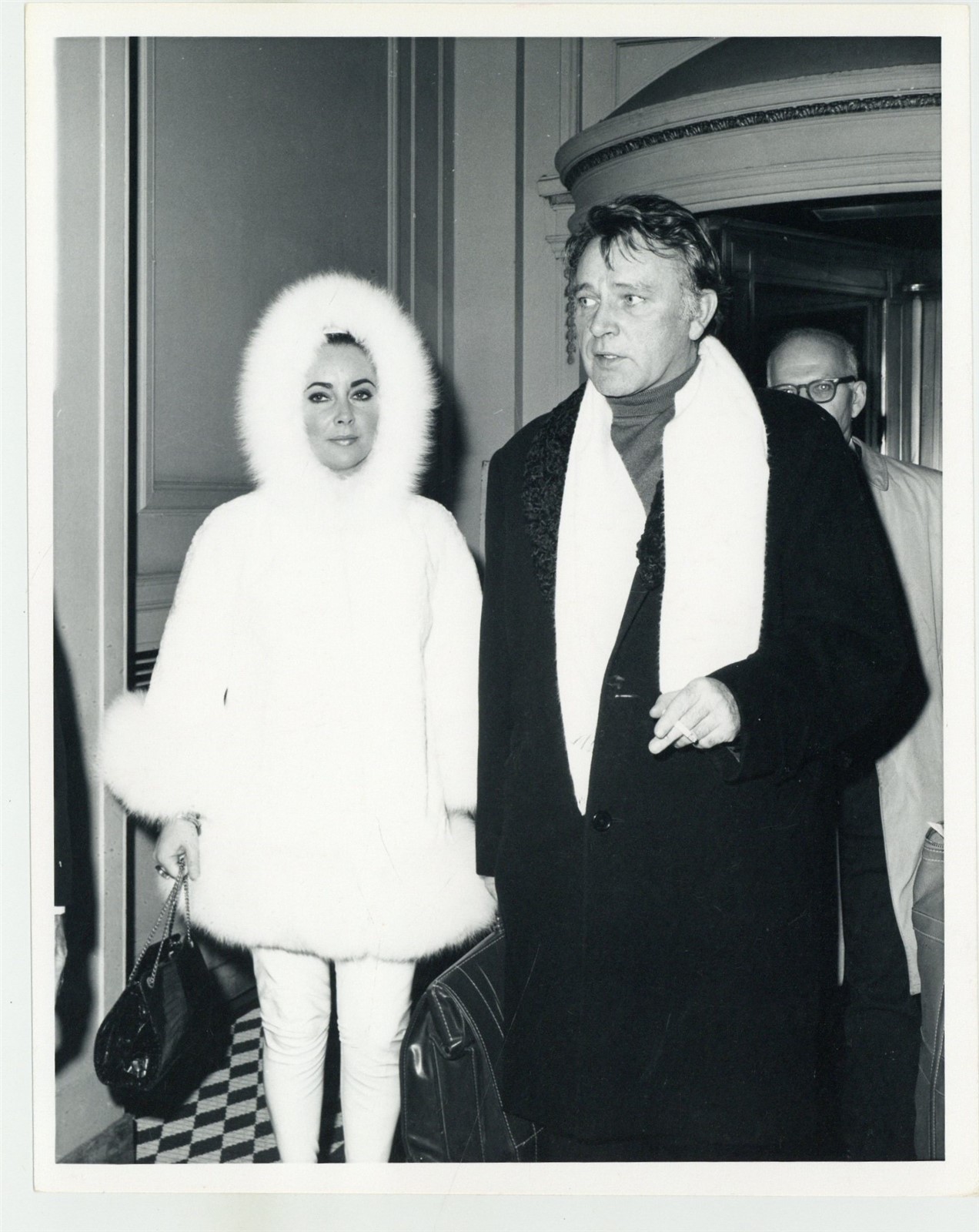 Elizabeth Liz Taylor, Richard Burton 1970 Dbl Wt 8×10 Photo JFK Airport J14736