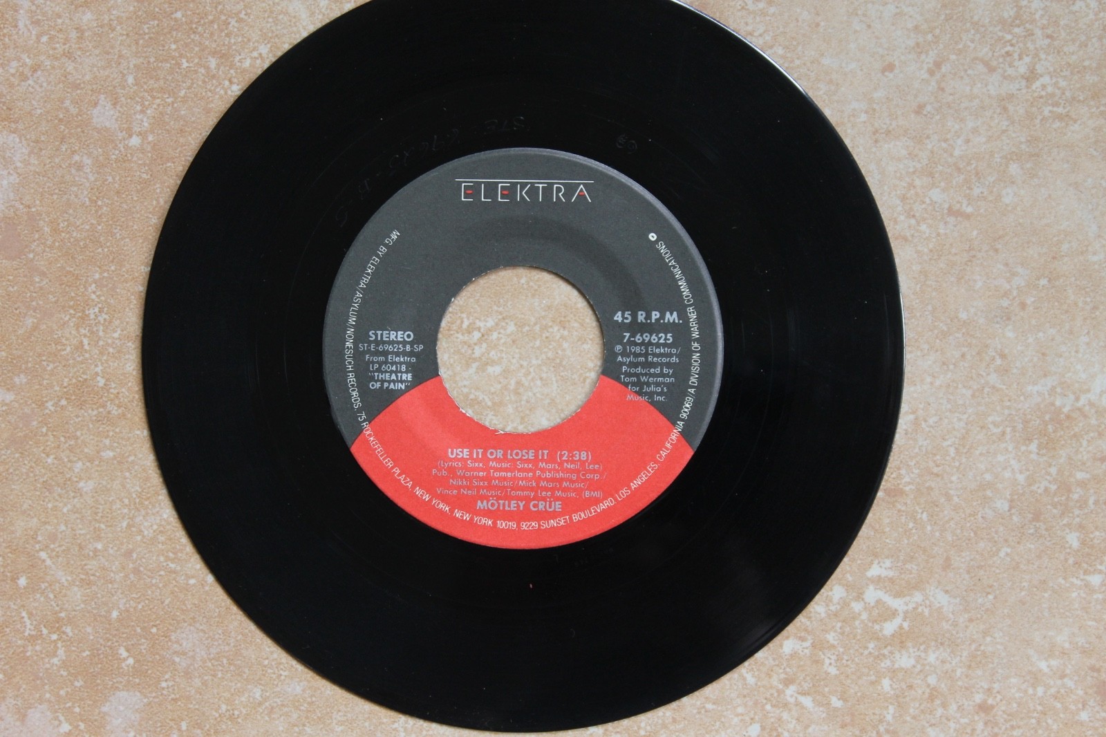 Nikki Sixx Signed Autographed Motley Crue Smokin’ In The Boys Room 45 Record ’85