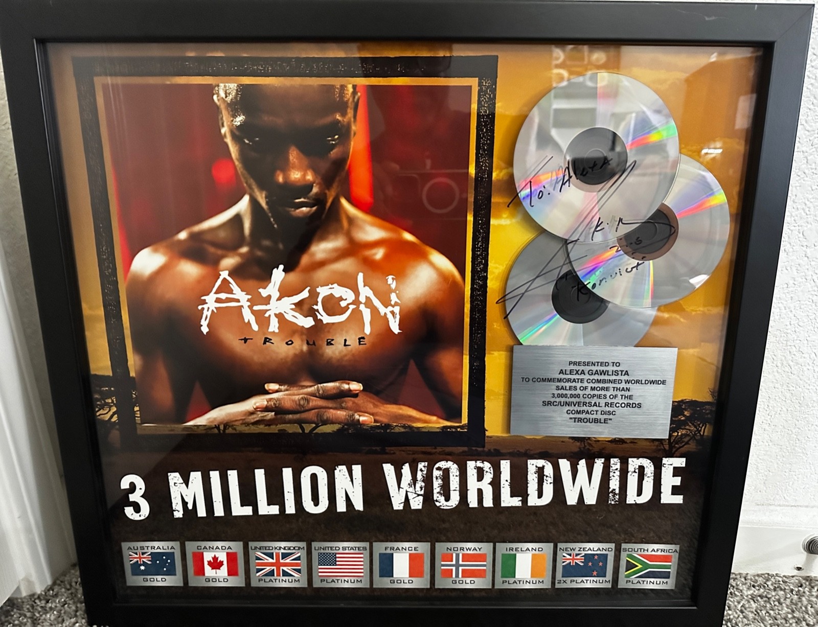 SIGNED AKON “TROUBLE” AWARD 3MILLION SOLD WORLDWIDE 22×20