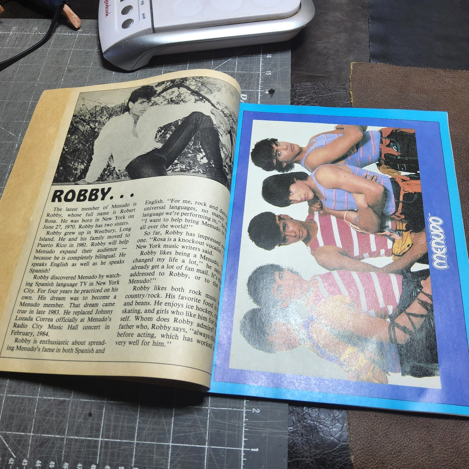 Vtg menudo fold out 16 posters book padosa yellowed pages ’84 latin pop complete