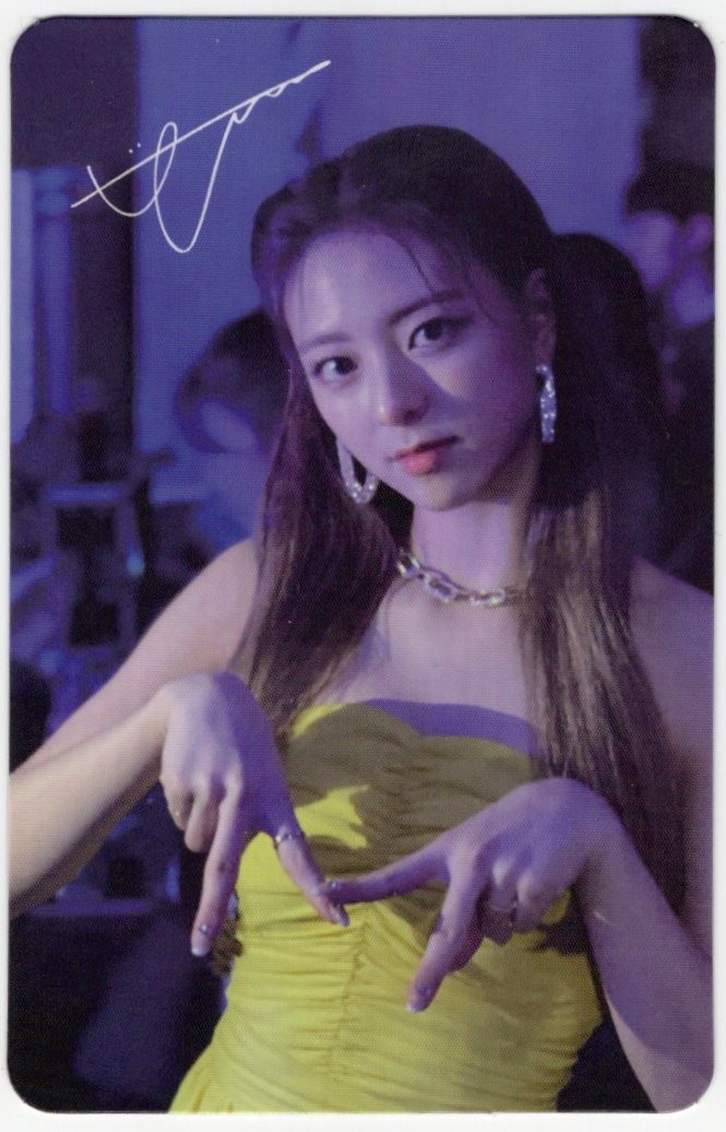 Yuna – ITZY It’z Me Wannabe Official Album Photocard