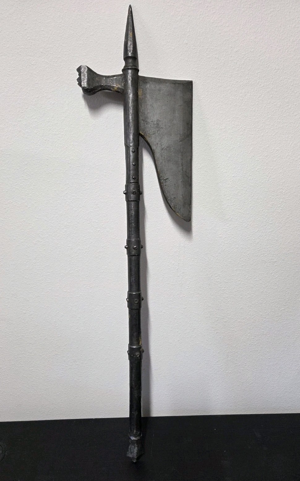 The Chronicles of Narnia Original Movie Prop ( Dwarf Battle Axe ) (Wetaworkshop)