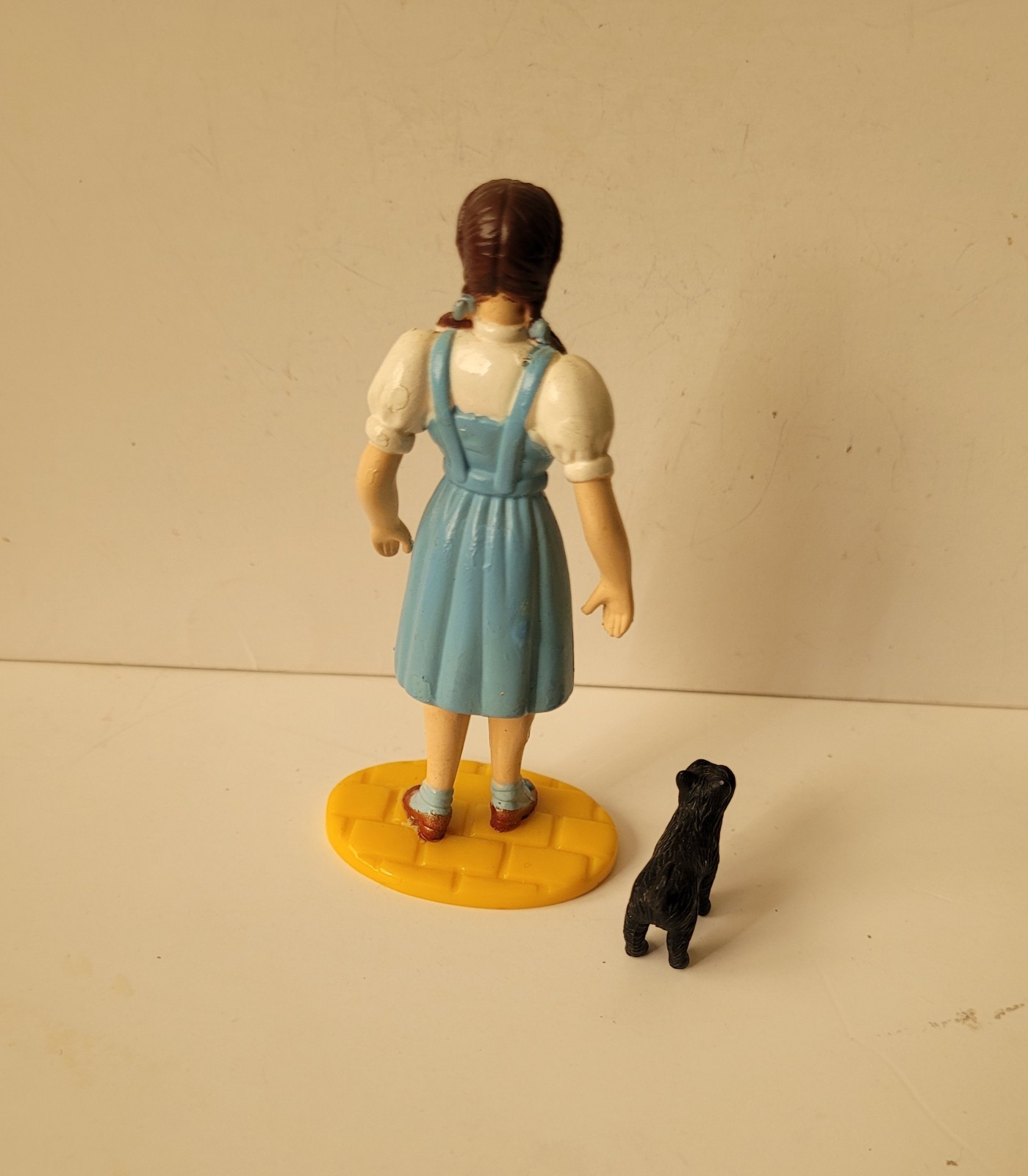 WIZARD of OZ DOROTHY and her DOG TOTO Trevco PVC Figure Turner Presents 1998