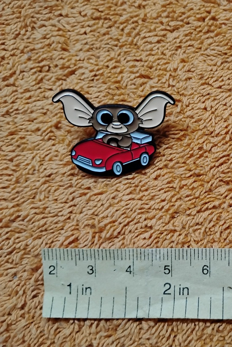 GIZMO PIN gremlin & gremlins red car metal enamel set and lapel lot brooch pins