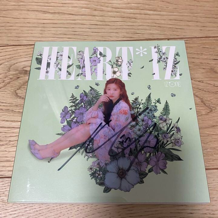 IZONE HEART*IZ vioreta ver. Minju Autographed album + Nako Hyewon Photo card