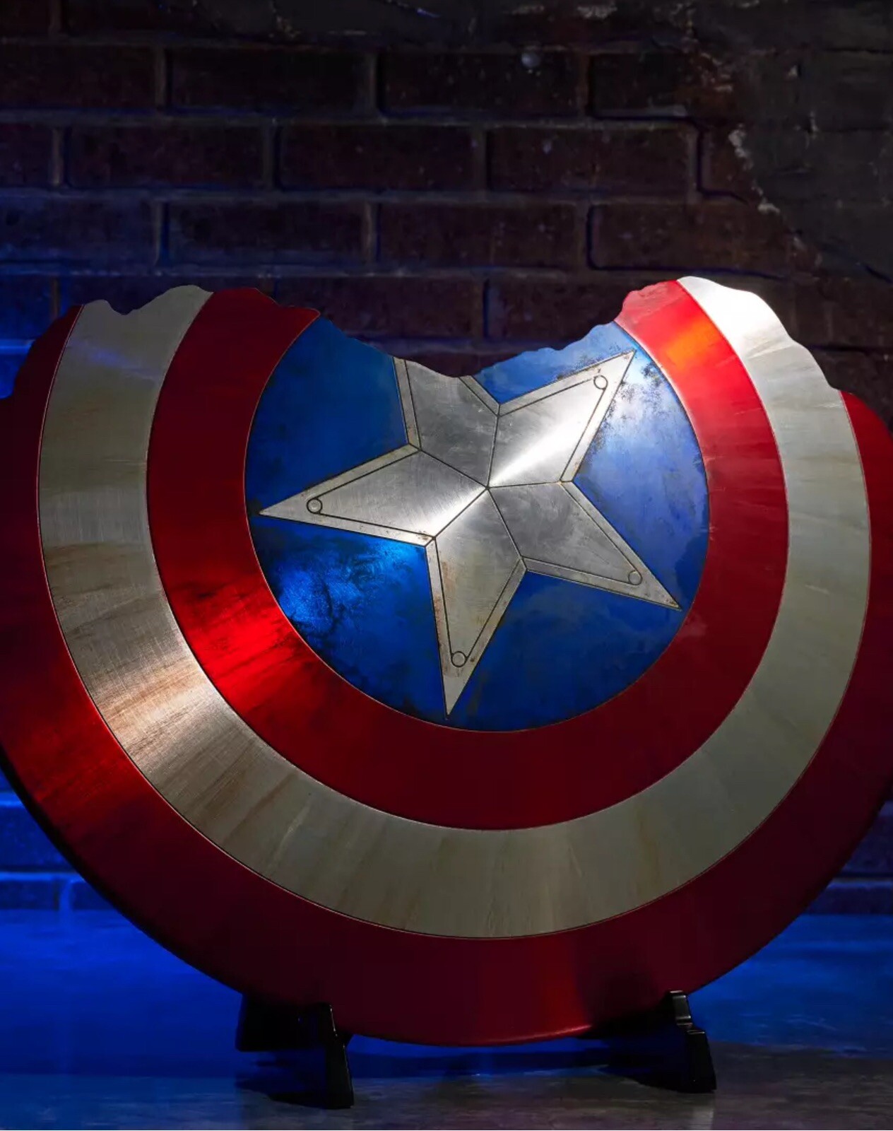 Captain America Battle-Damaged Shield – Limited Edition – D23 1 of 1500