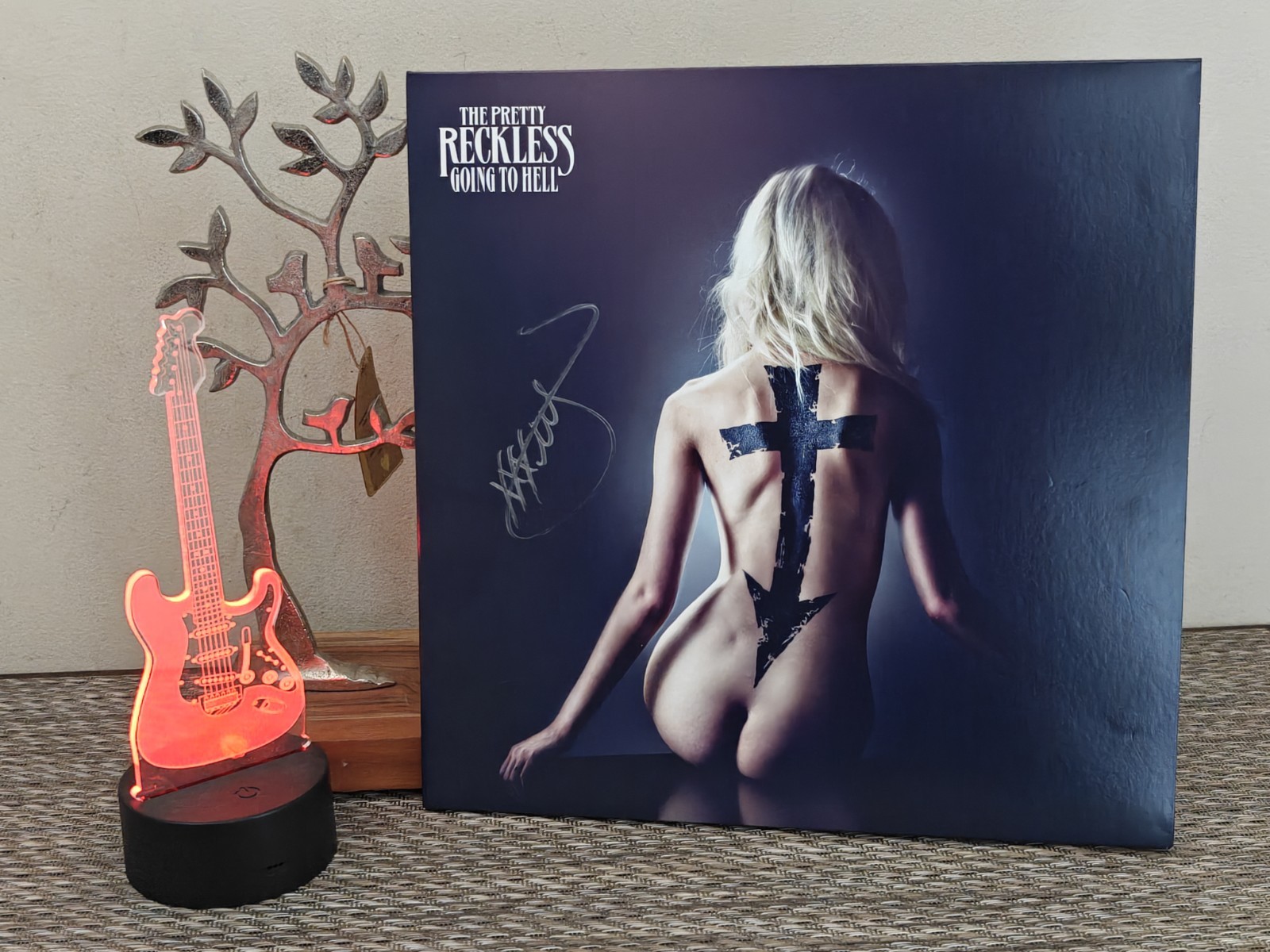Taylor Momsen The Pretty Reckless Going To Hell COVER SIGNED Vinyl Album Record