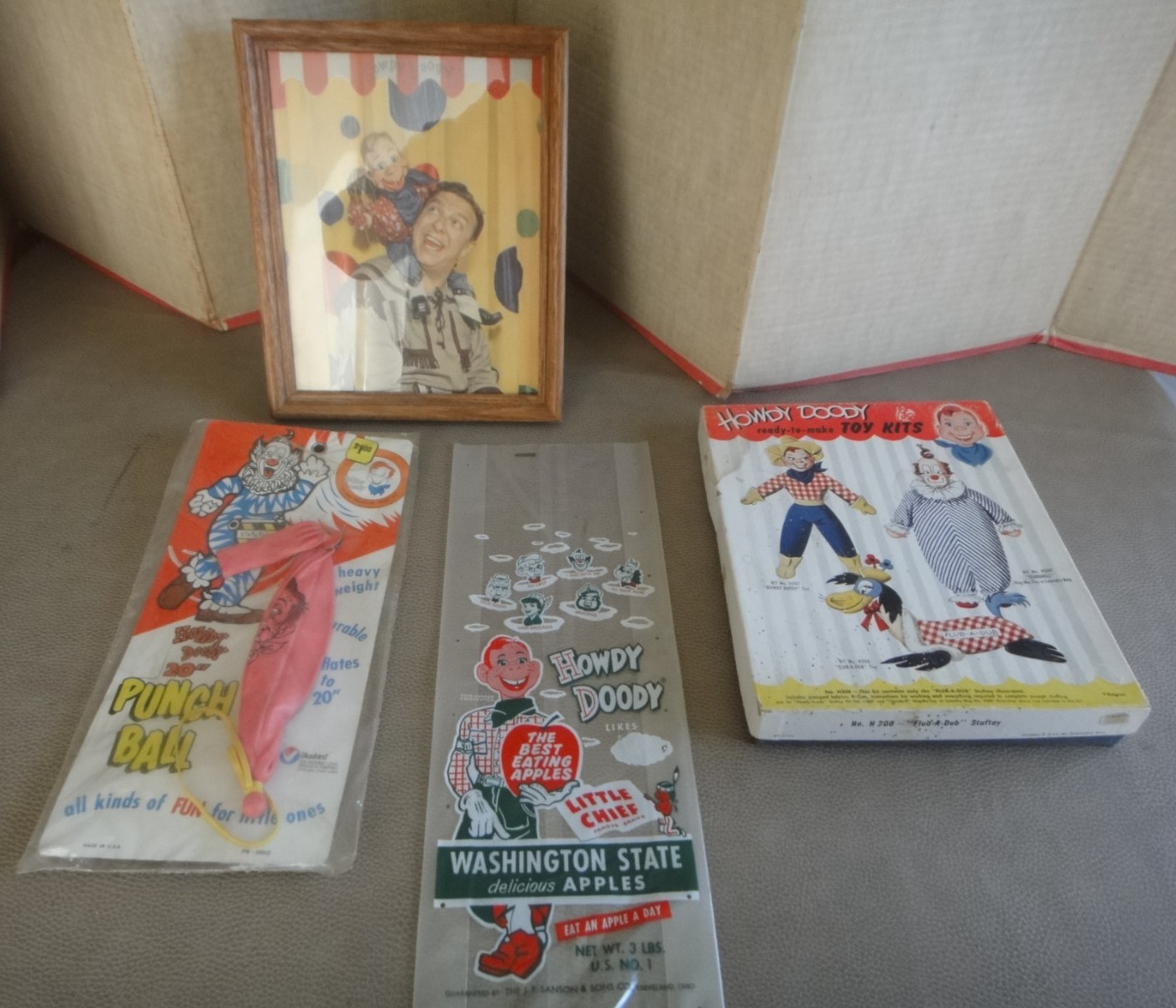 Vintage 1950s Howdy Doody Lot -NIP Punch Ball,Bob Smith Picture,Game, Apple Bag