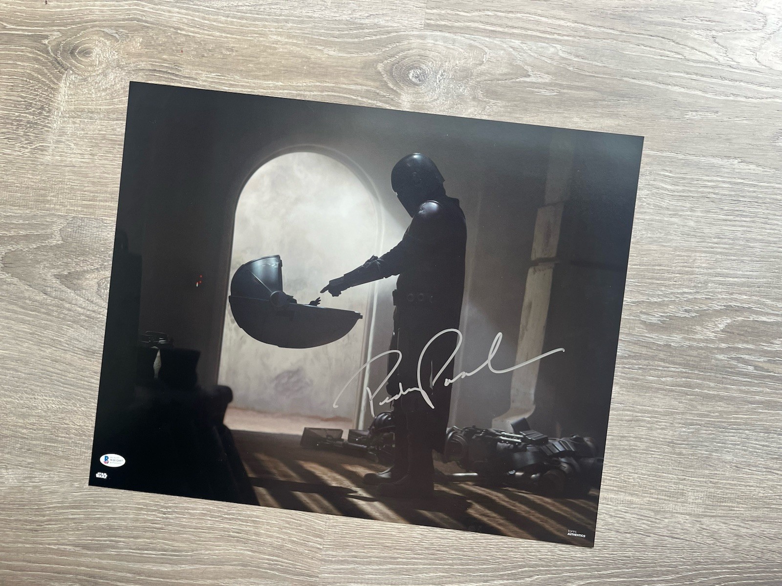 Pedro Pascal Signed Mandalorian 16×20 Photo Beckett COA Star Wars Din Djarin