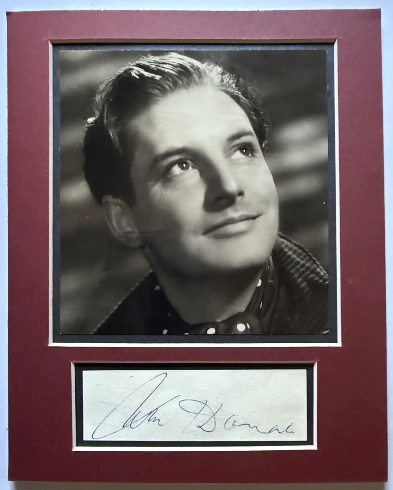 Robert Donat (d. 1958) Signed Autographed “Goodbye Mr. Chips” Matted Signature