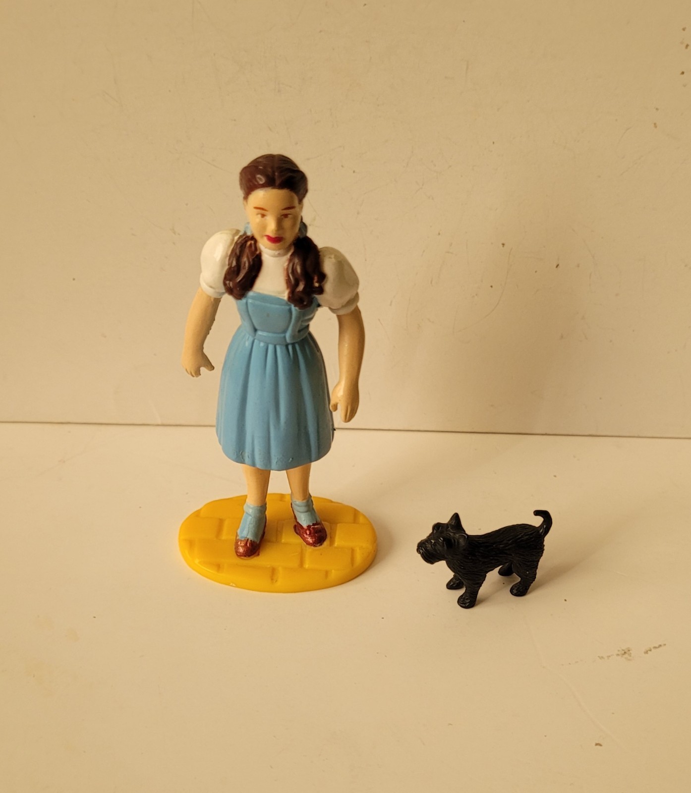 WIZARD of OZ DOROTHY and her DOG TOTO Trevco PVC Figure Turner Presents 1998