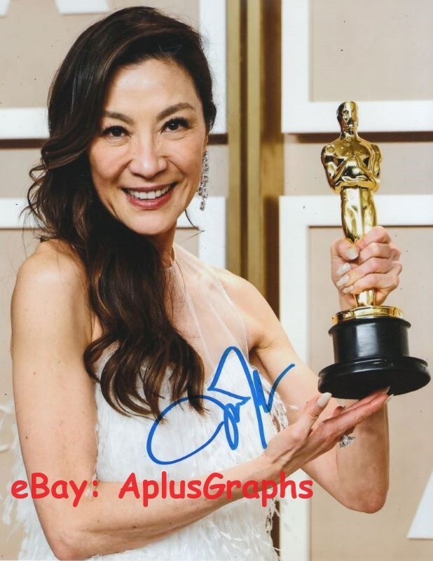 MICHELLE YEOH.. with Her Academy Award (Everything Everywhere) SIGNED