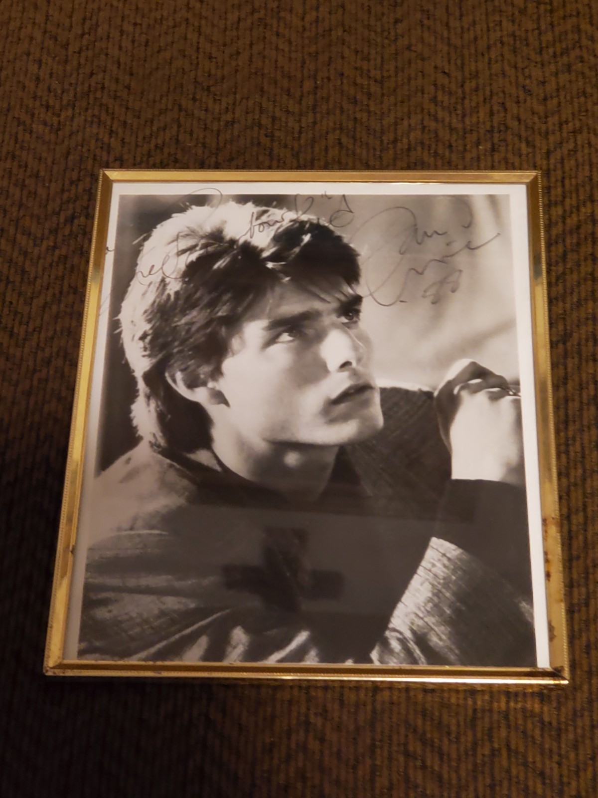 TOM CRUISE HOLLYWOOD ICON HAND SIGNED 8X10 PHOTO FROM 1988.