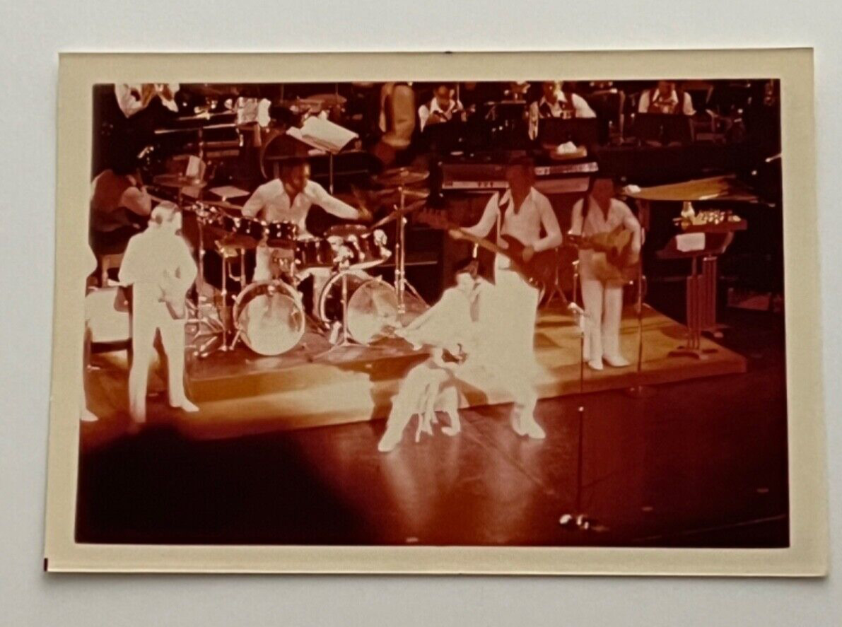 ELVIS PRESLEY ORIGINAL VINTAGE KODAK PHOTO LAS VEGAS AUG. 10 1970 SIGNED