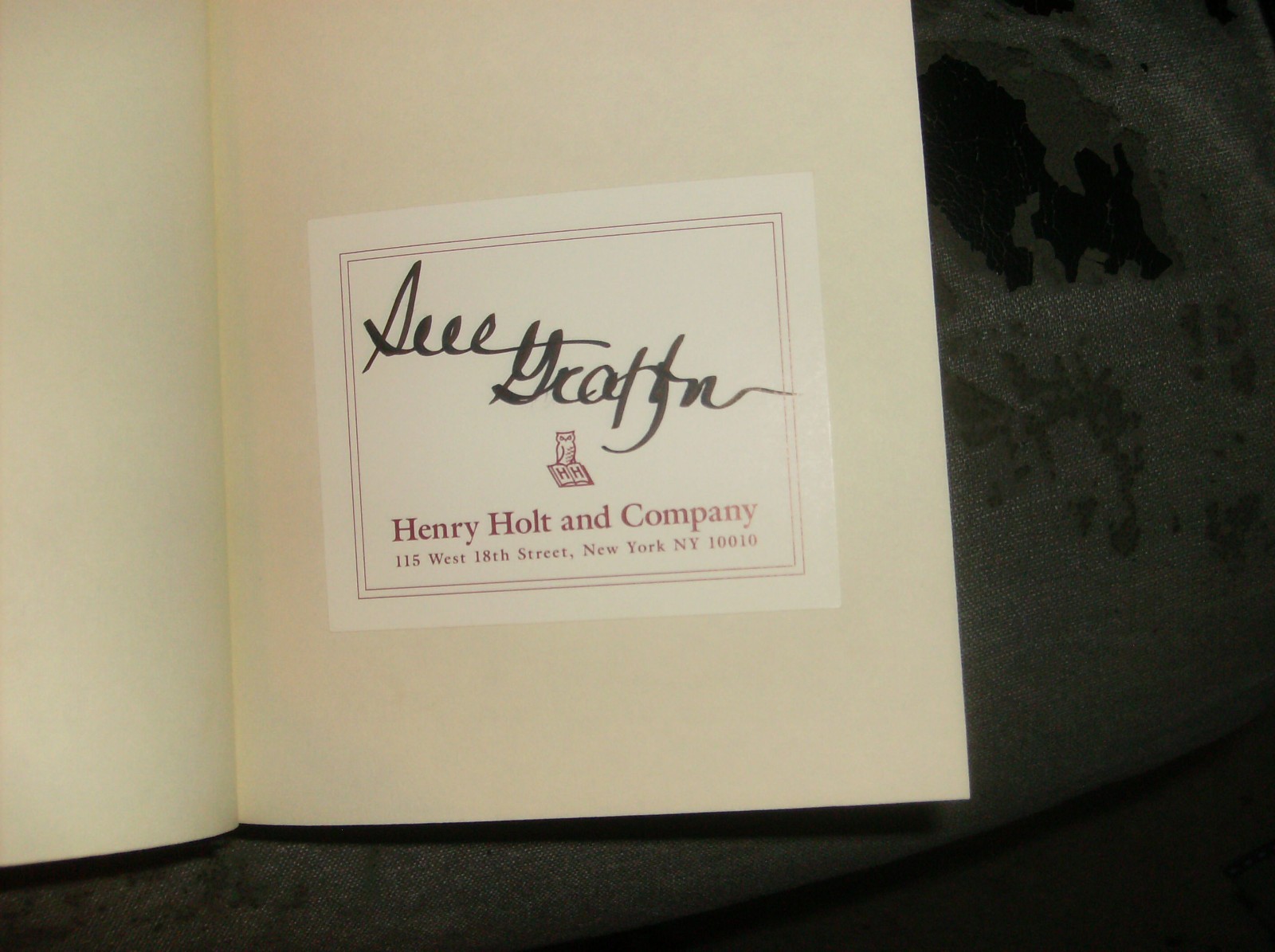 SUE GRAFTON SIGNED K IS FOR KILLER FIRST EDITION SIGNED ON BOOKPLATE