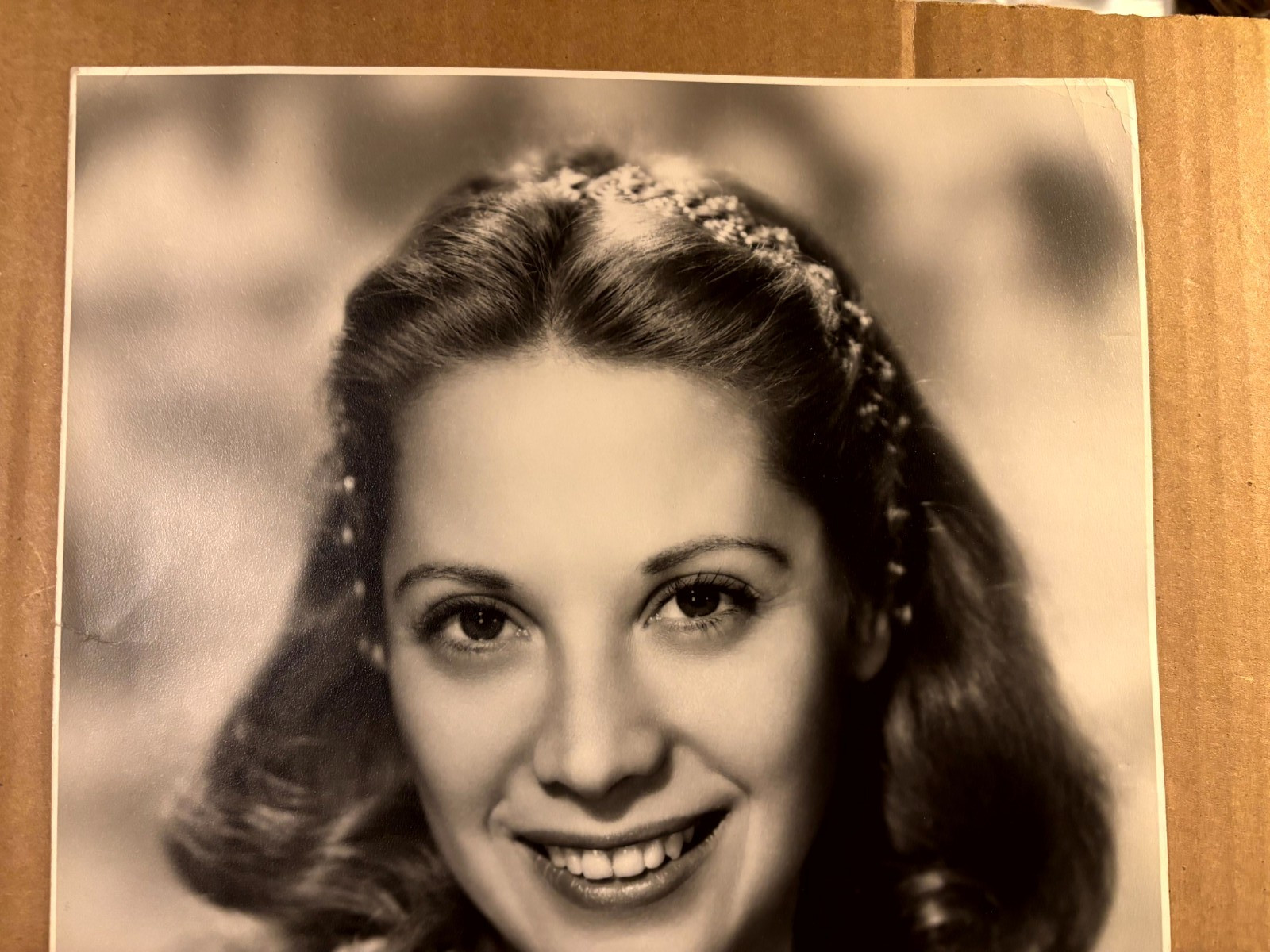 Dinah Shore Very Rare Very Early Autographed Oversize 11/14 Photo 40s