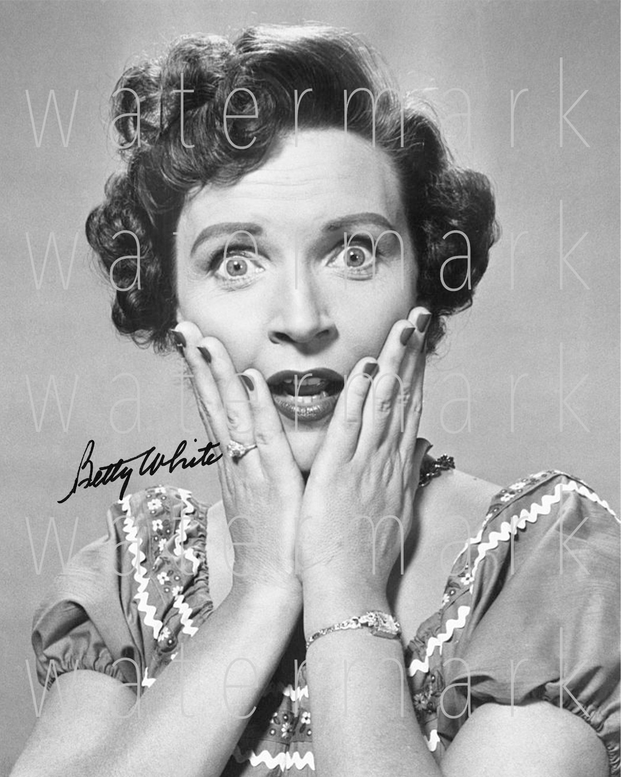 Betty White The Golden Girls signed 8X10 photo poster picture autograph RP