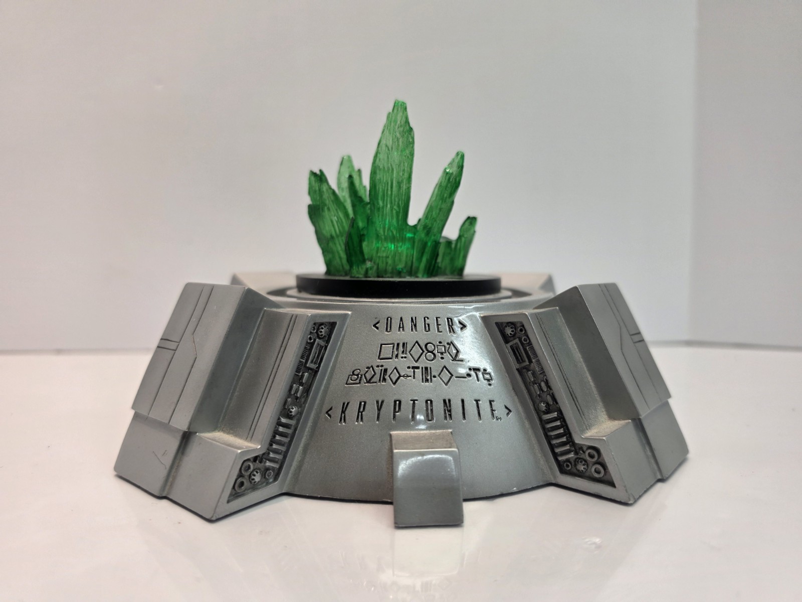 DC DIRECT Galley Superman kryptonite Prop Replica #0493 Out Of 1000 Broken
