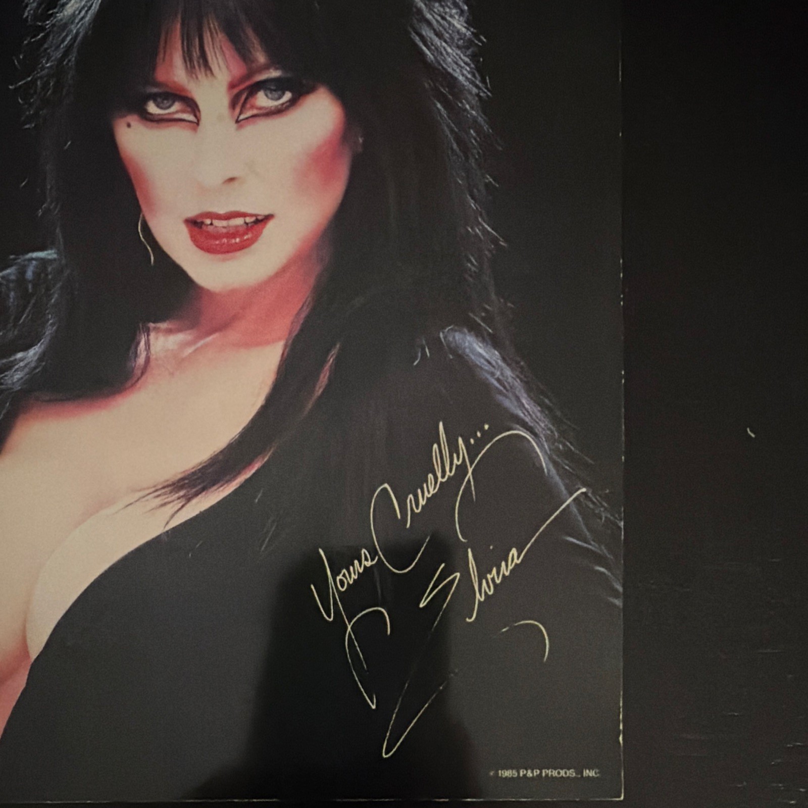 Cassandra Peterson Signed Original 8×10 Photo Elvira: Mistress of the Dark