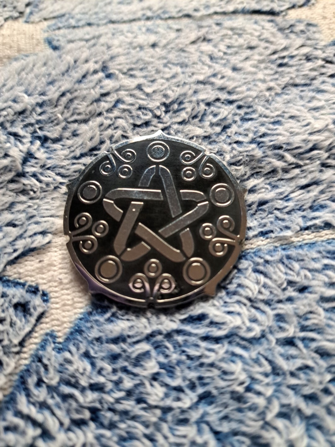 The Witcher 3: The Wild Hunt: Yennefer Medallion Enamel Pin