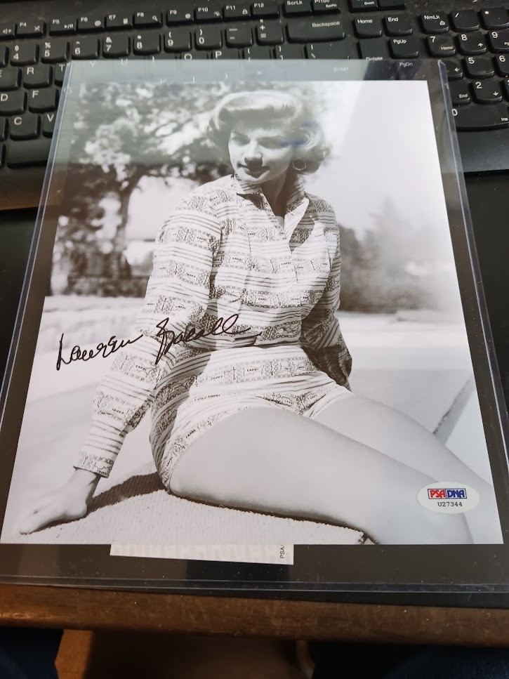 Lauren Bacall Signed Authentic Autographed 8×10 Photo PSA/DNA