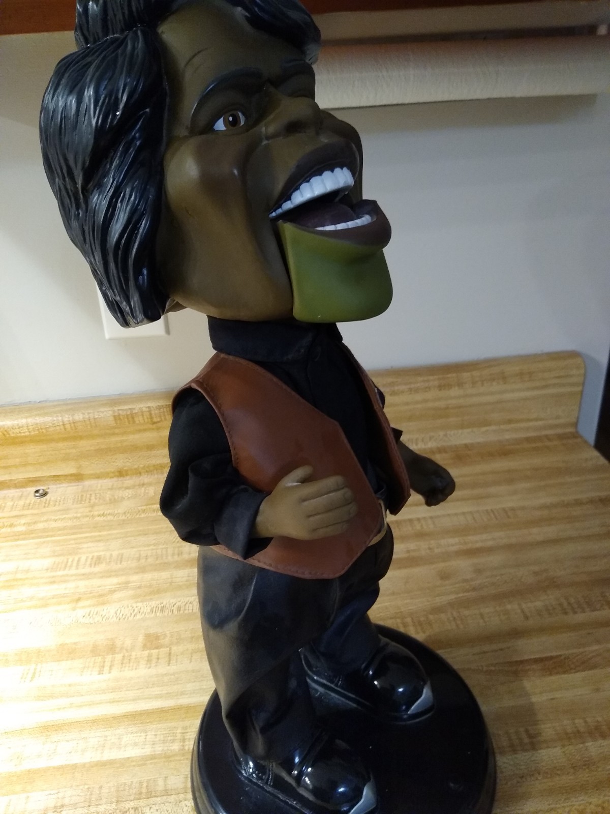 James Brown Animotronic Singing But Doesn’t Dance Anymore