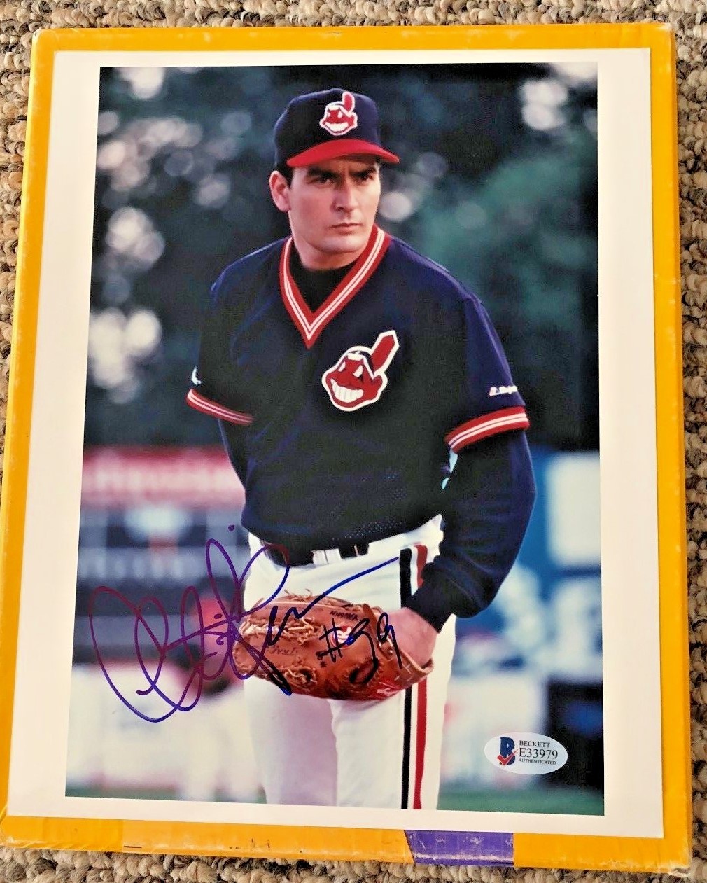 CHARLIE SHEEN AUTOGRAPHED 8 X 10 MAJOR LEAGUE PHOTO BECKETT CERTIFIED