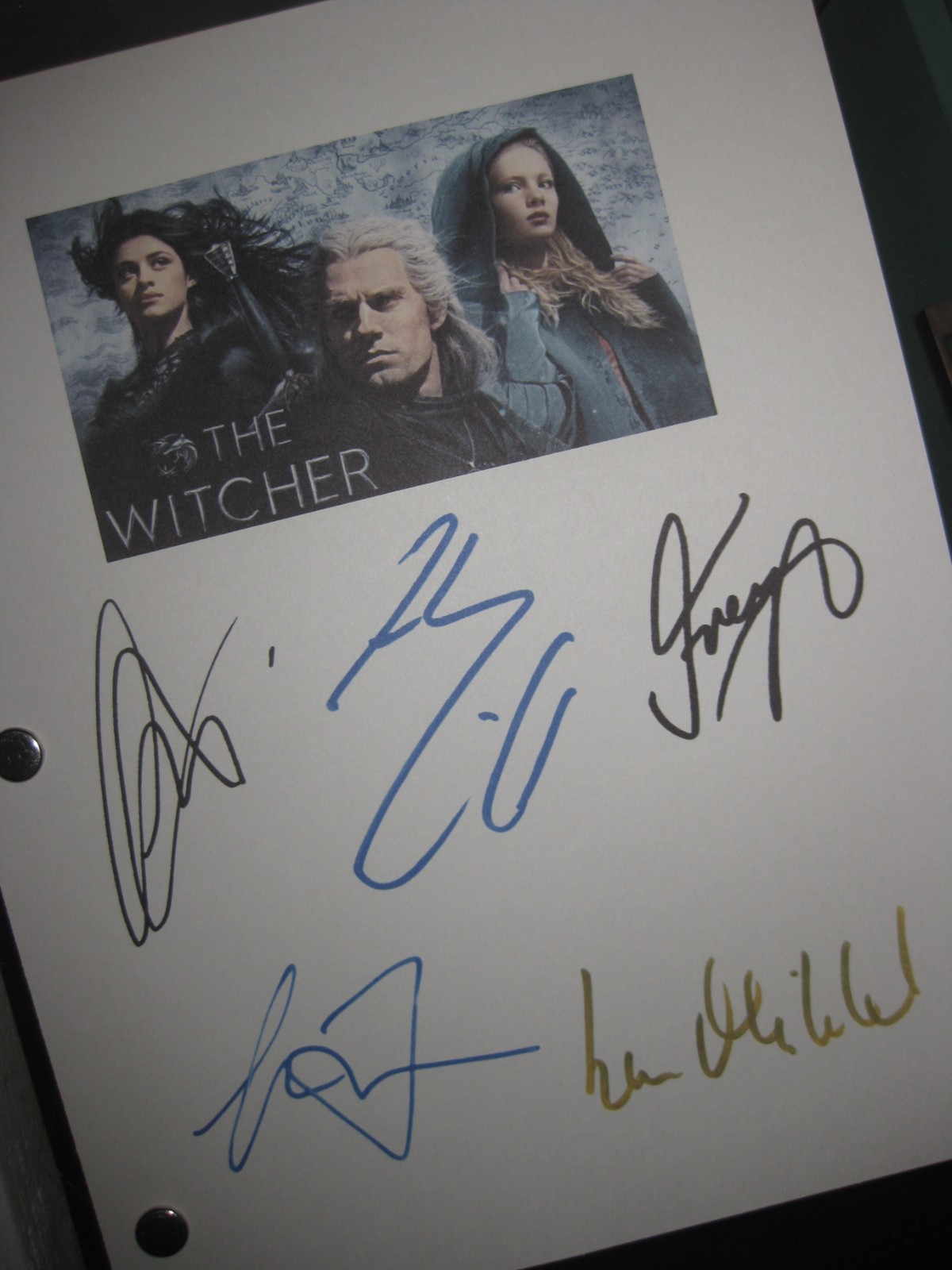 The Witcher Signed TV Pilot Script X5 Henry Cavill Freya Allan Anya Chalotra RPT