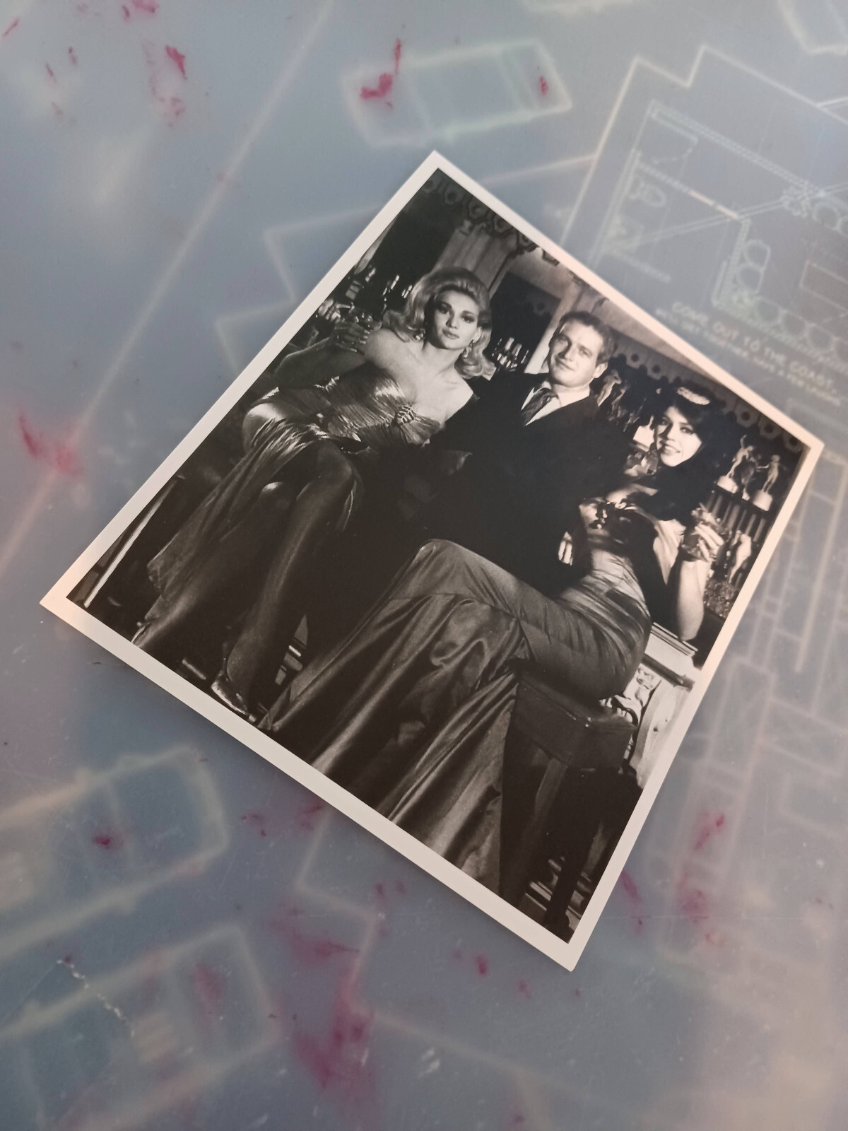 Cool Hand Luke Photo – Paul Newman standing at bar in suit with 2 girls