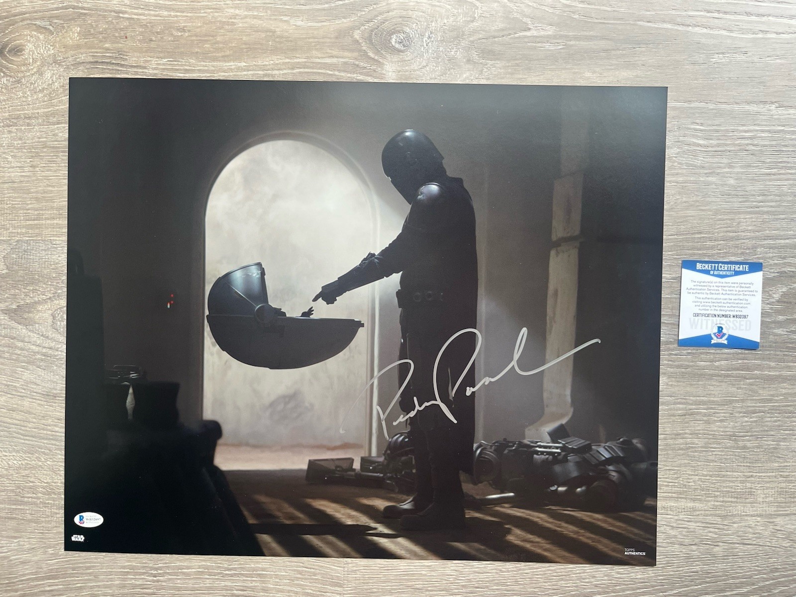 Pedro Pascal Signed Mandalorian 16×20 Photo Beckett COA Star Wars Din Djarin