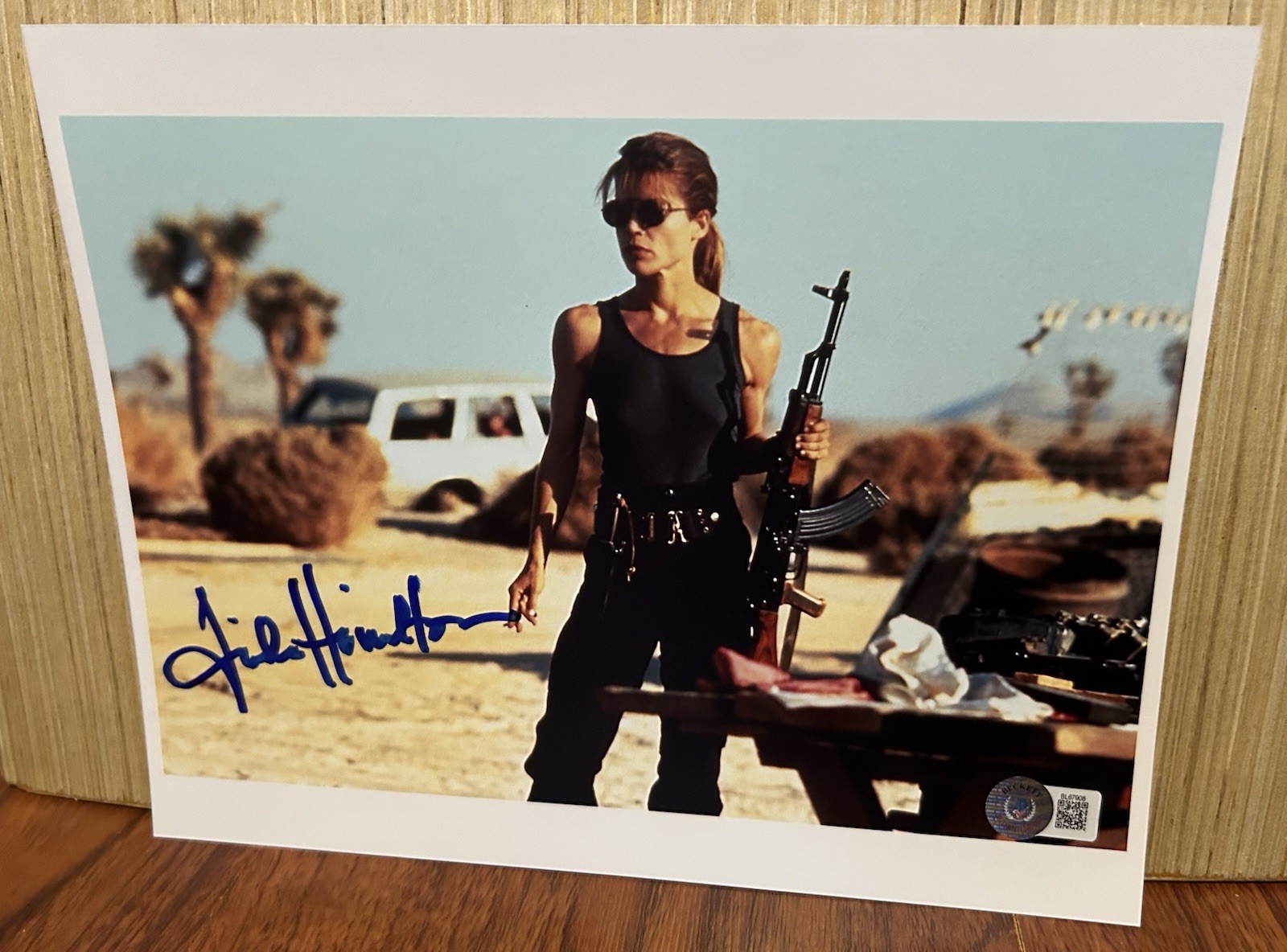 LINDA HAMILTON SIGNED TERMINATOR 2 JUDGMENT DAY SARAH 8×10 PHOTO BECKETT BAS