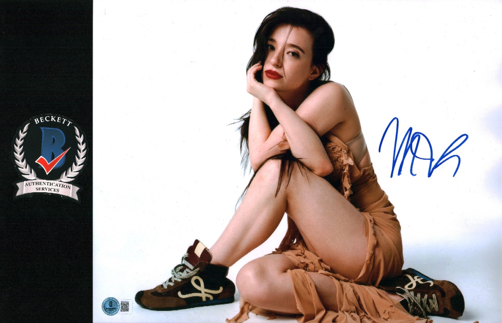 MIKEY MADISON SIGNED SEXY ANORA STAR OSCAR DARLING 11X14 PHOTO BECKETT BAS COA