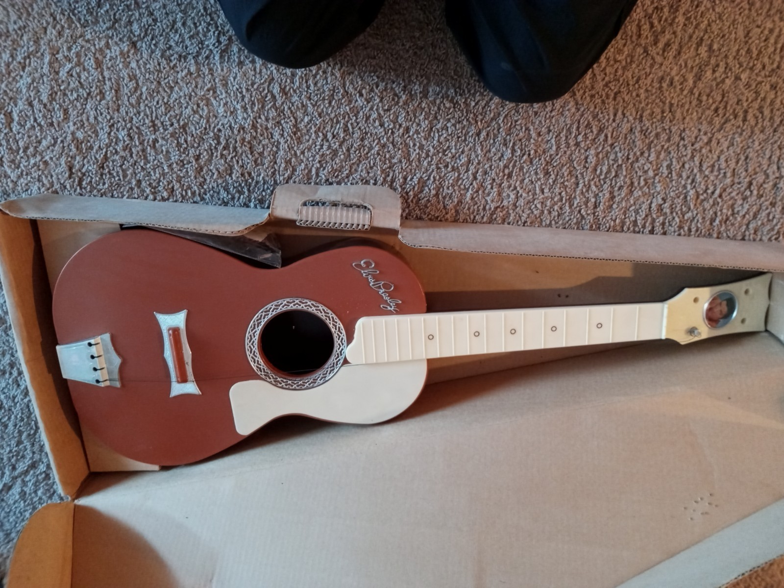 ANTIQUE 1956 ELVIS PRESLEY TOY GUITAR W/ ORIGINAL BOX BY SELCOL ENGLAND -L 313