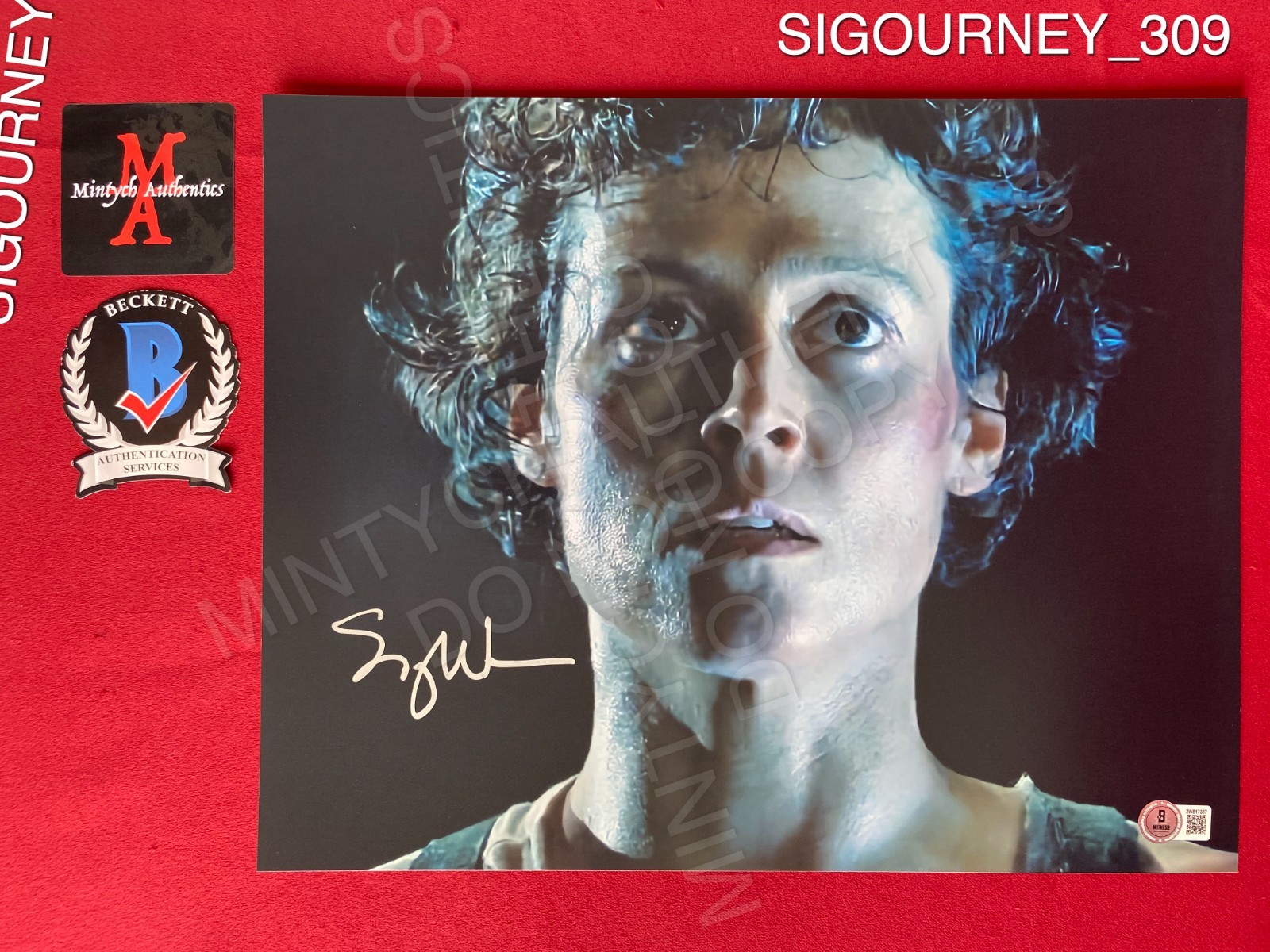 Sigourney Weaver autographed signed 11×14 photo Aliens Ripley Beckett COA