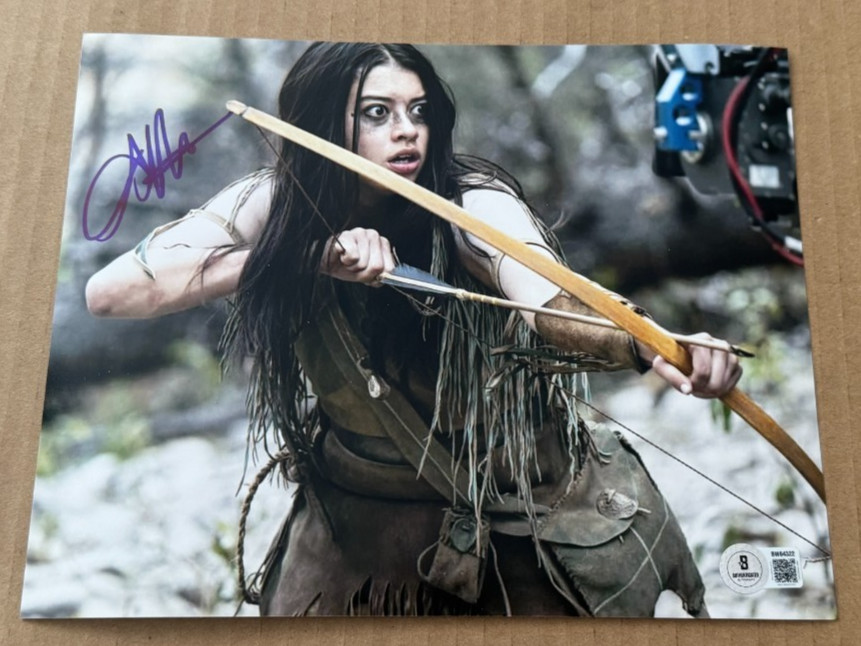 AMBER MIDTHUNDER SIGNED PREY 8X10 PHOTO BECKETT BAS HAND SIGNED