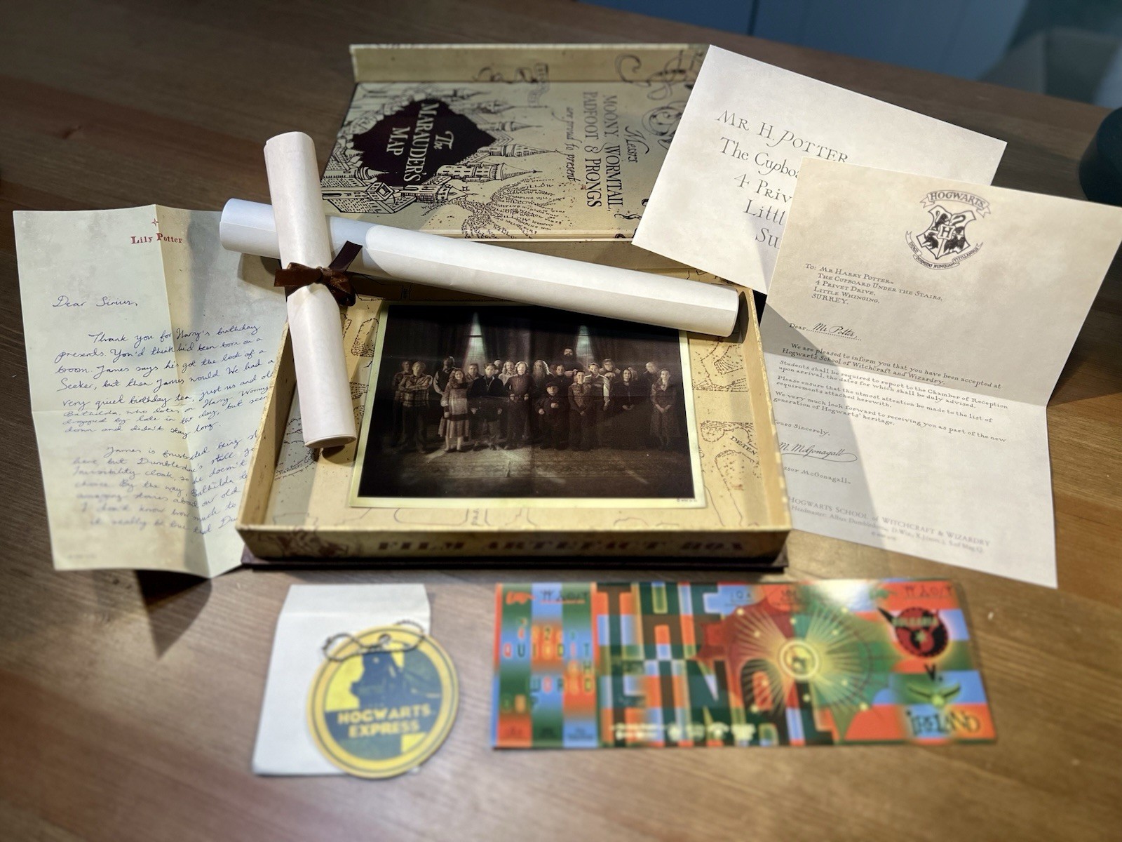 The Noble Collection Harry Potter Memorabilia: Harry Potter Film Artifact Box