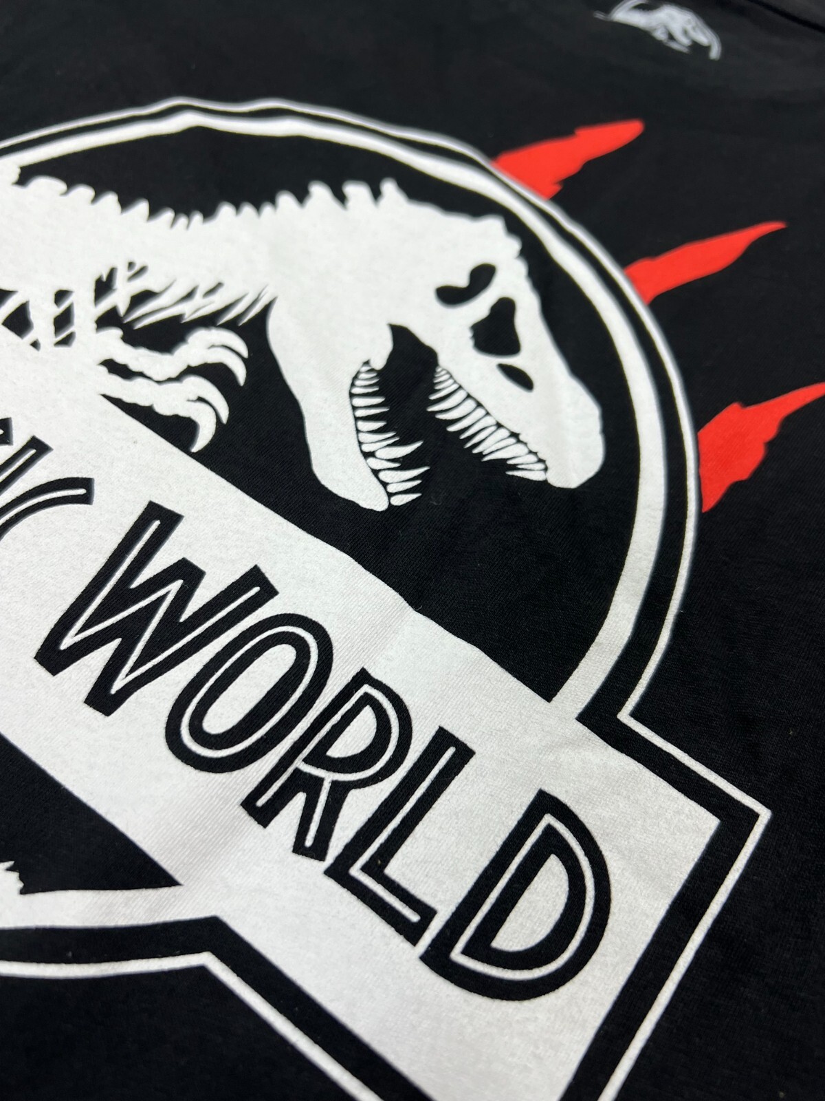 JURASSIC WORLD JURASSIC PARK T-Rex Exhibition Logo Claw Youth TEE T-SHIRT NEW!!