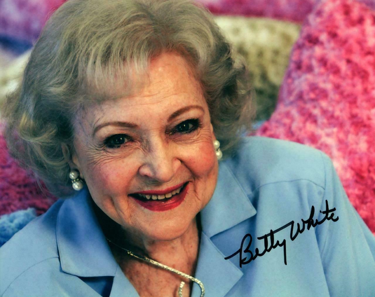 Betty White ~ Golden Girls / Hot in Cleveland Autograph RP 8×10 Color Photo Nice