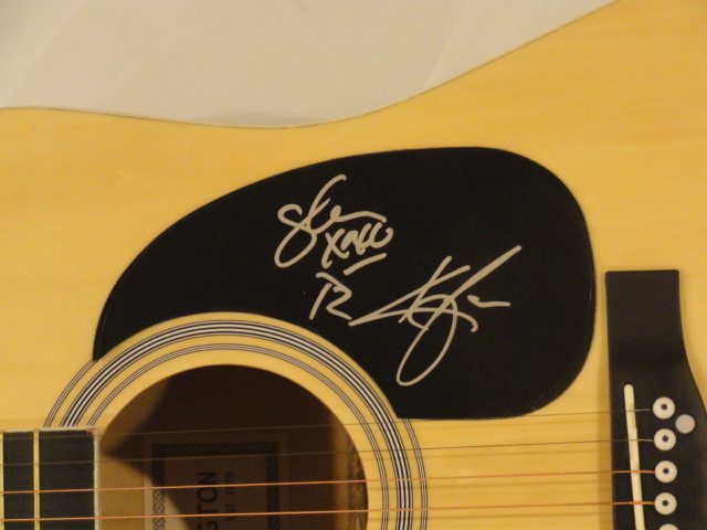 THOMPSON SQUARE SIGNED NATURAL ACOUSTIC GUITAR KEIFER & SHAWNA 2X