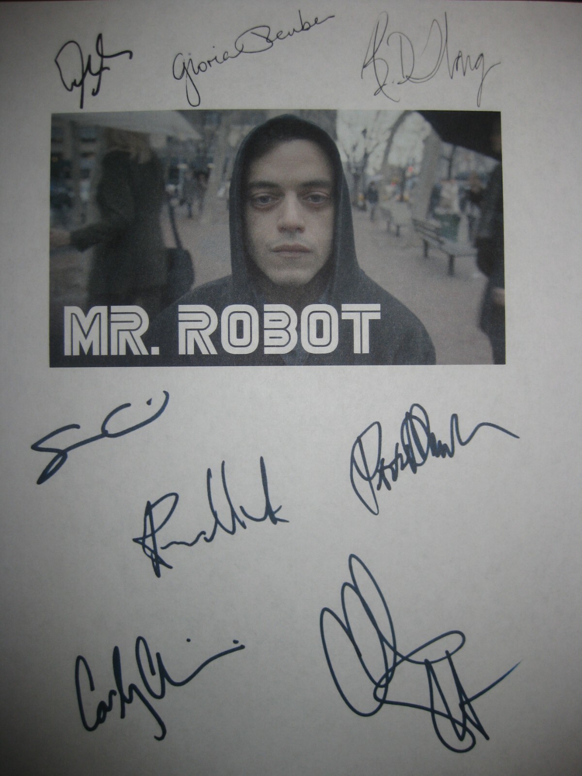 MR ROBOT signed TV script X8 Rami Malek Christian Slater BD Wong Sam Esmail rpnt