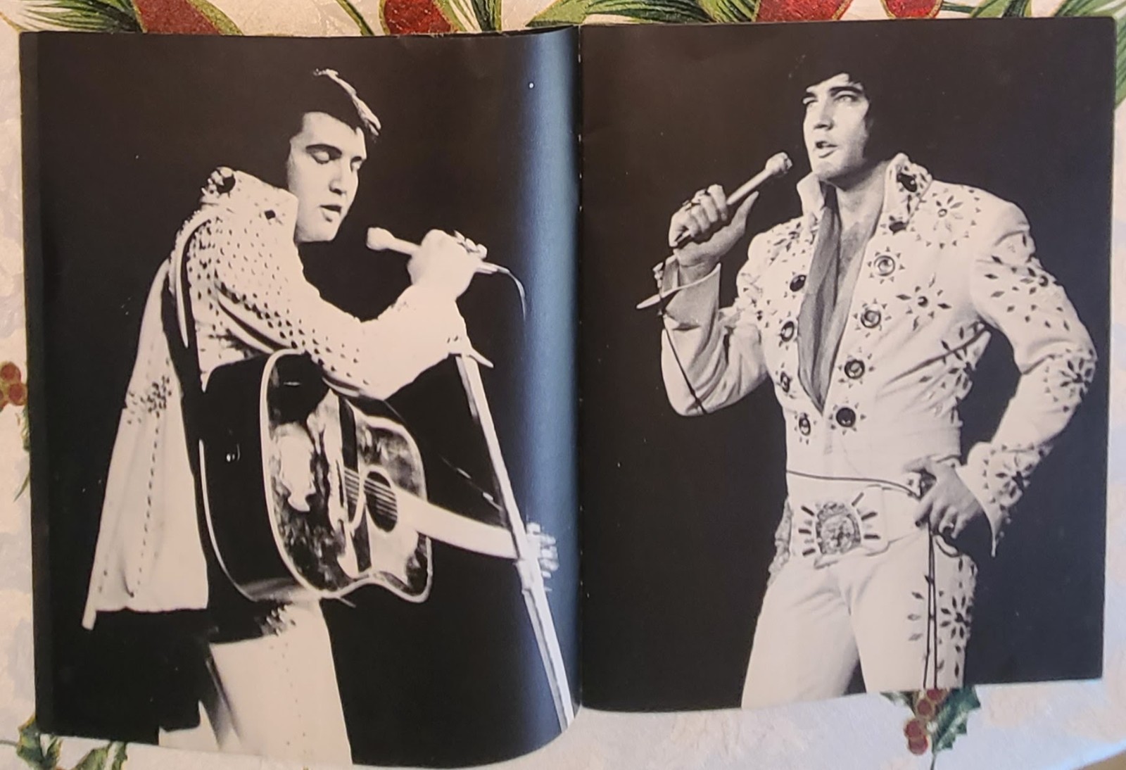 Vintage Elvis Presley Tour Photo Album – 18‑Image 1970s Concert Souvenir RCA