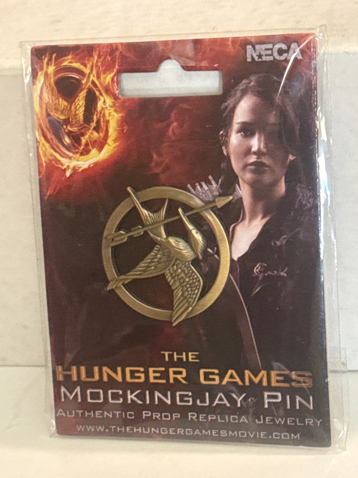 The Hunger Games Mockingjay Pin Authentic Prop Replica NECA Lions Gate 2012 NWT