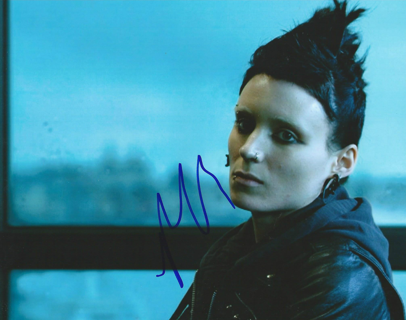 **The Girl with the Dragon Tattoo *ROONEY MARA* Signed 8×10 Photo MH1 COA**
