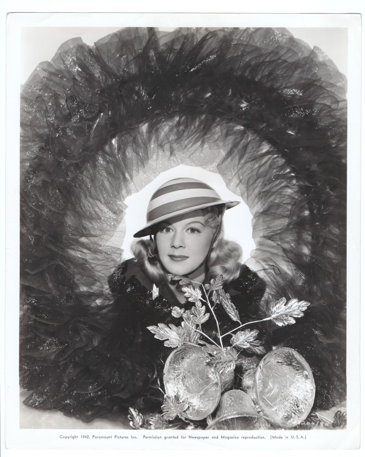 Betty Hutton in Christmas Wreath Star Spangled Rhythm Orig 1942 8×10 Photo