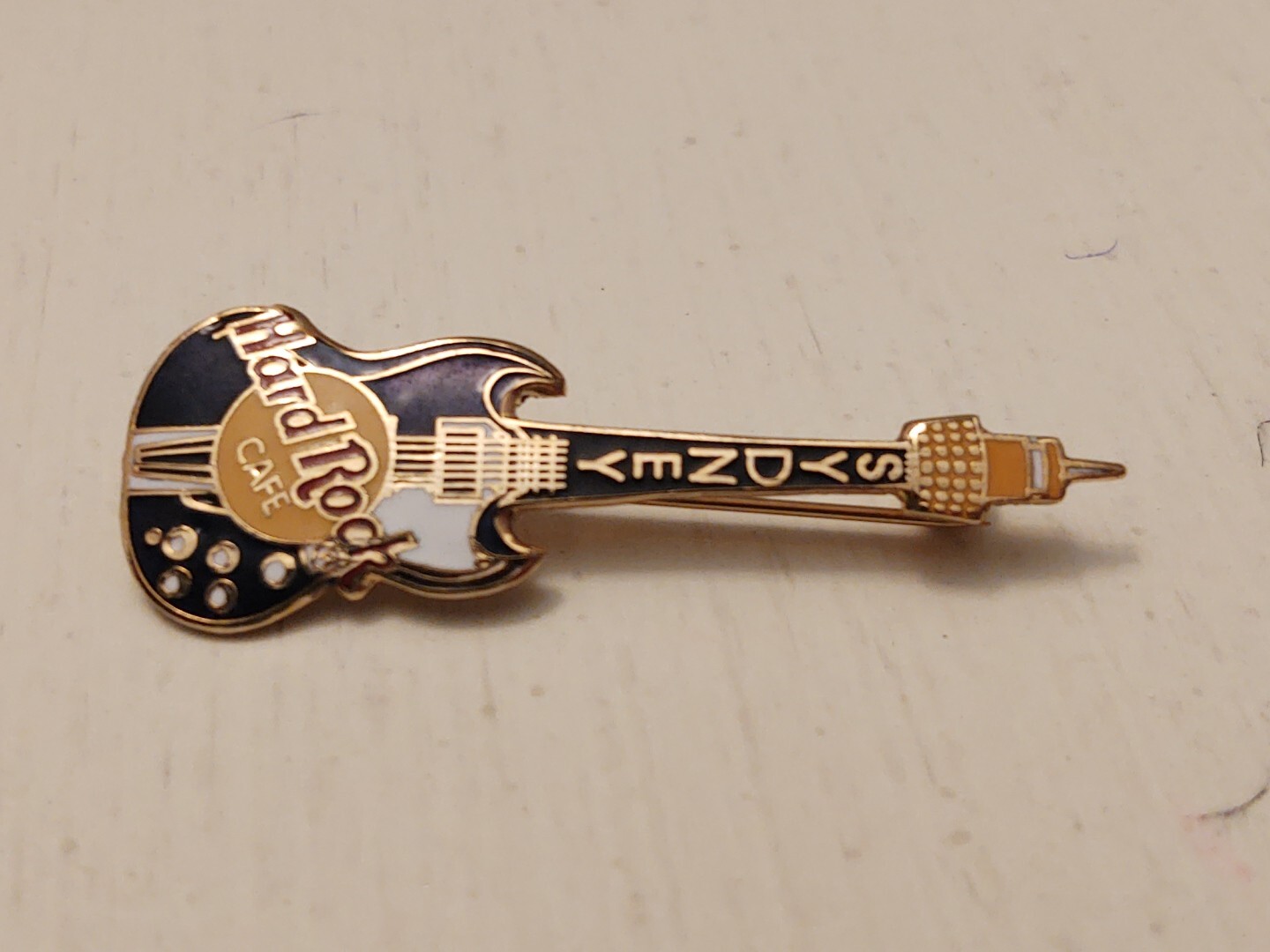 Hard Rock Cafe Sydney Gold Yellow Centerpoint Tower Top Midnight Purple Gibson