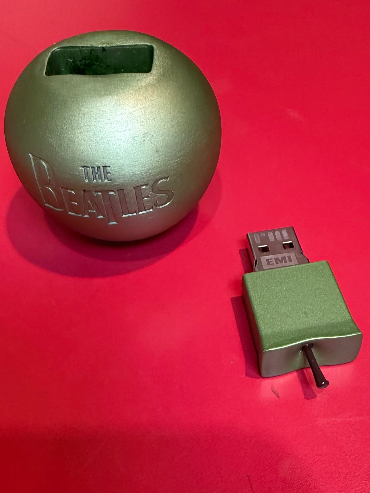 The Beatles Stereo USB Apple Box 2009 – Has all digital remasters in 24-bit FLAC