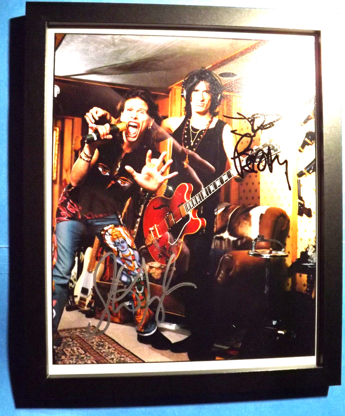 STEVEN TYLER & JOE PERRY “AEROSMITH” SIGNED 8″x 10″ in 9×11 Frame & Bonus